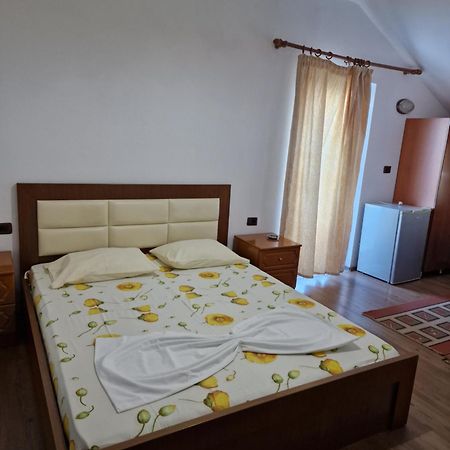 Hotel Restaurant Savoja Поградец Стая снимка